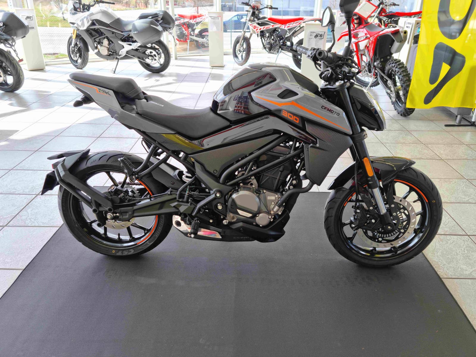 CFMOTO 300 NK