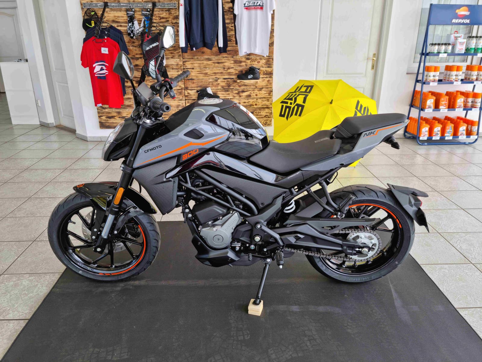 CFMOTO 300 NK