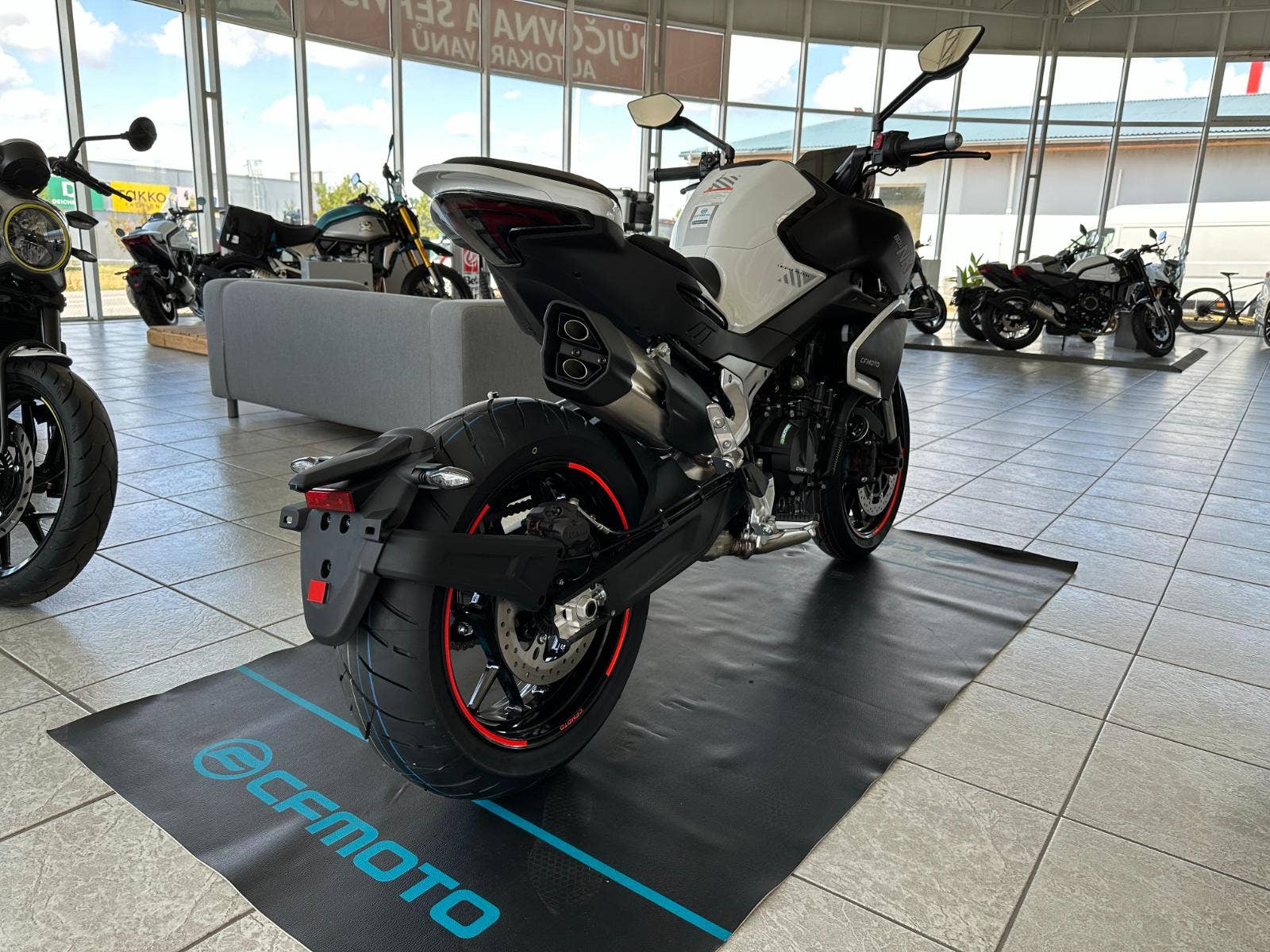 CFMOTO 800 NK